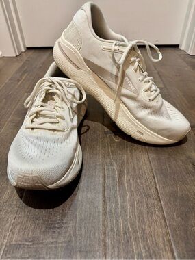 Brooks Ghost Max Men’s Size 12 Cream Running Walking Shoes